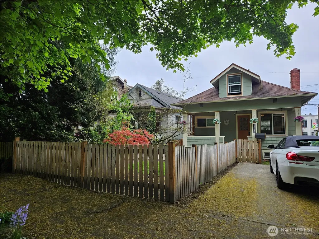 2615 47th Avenue SW Seattle WA 98116