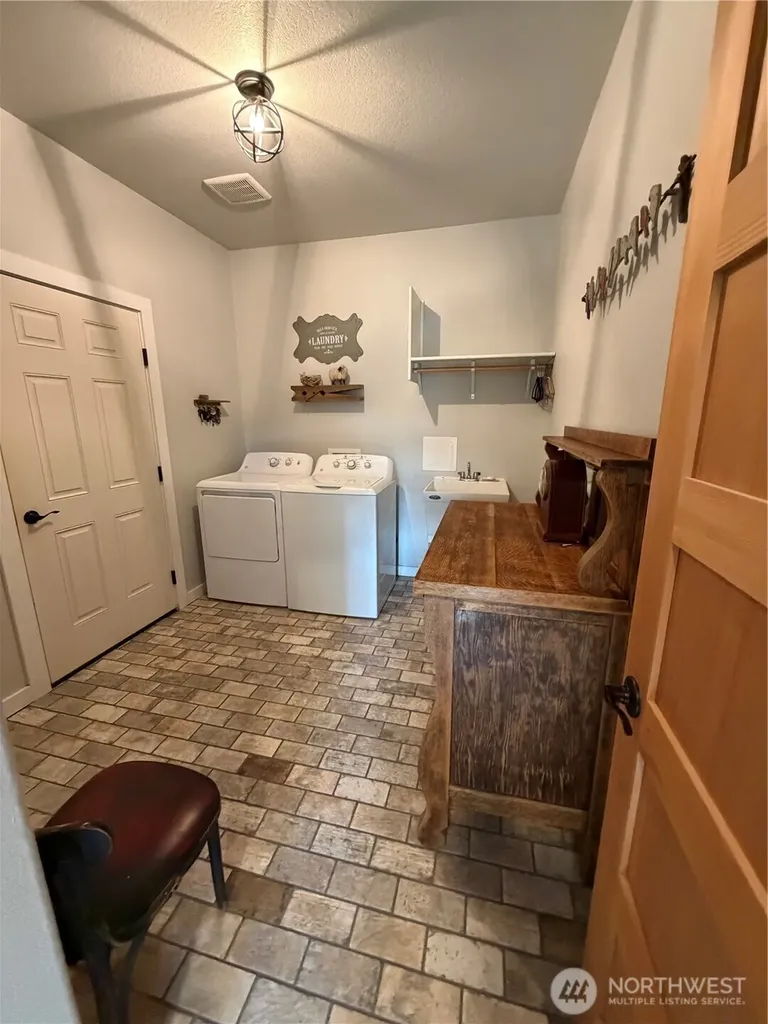 53 Cape Labelle Road Tonasket WA 98855