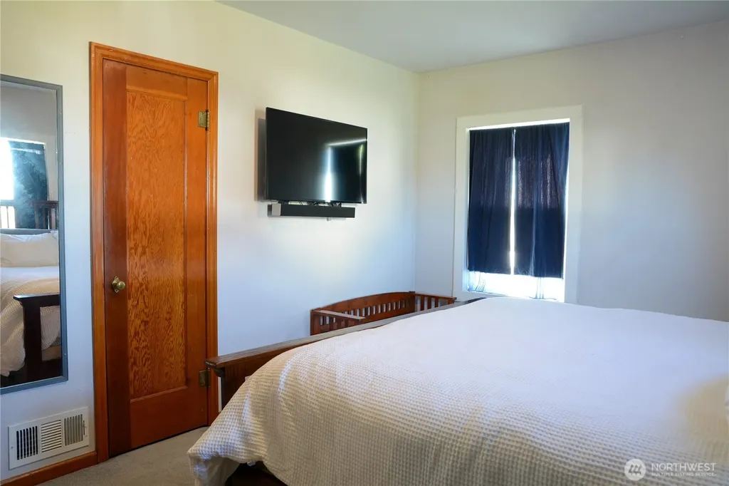 112 E 5th Street Lind WA 99341