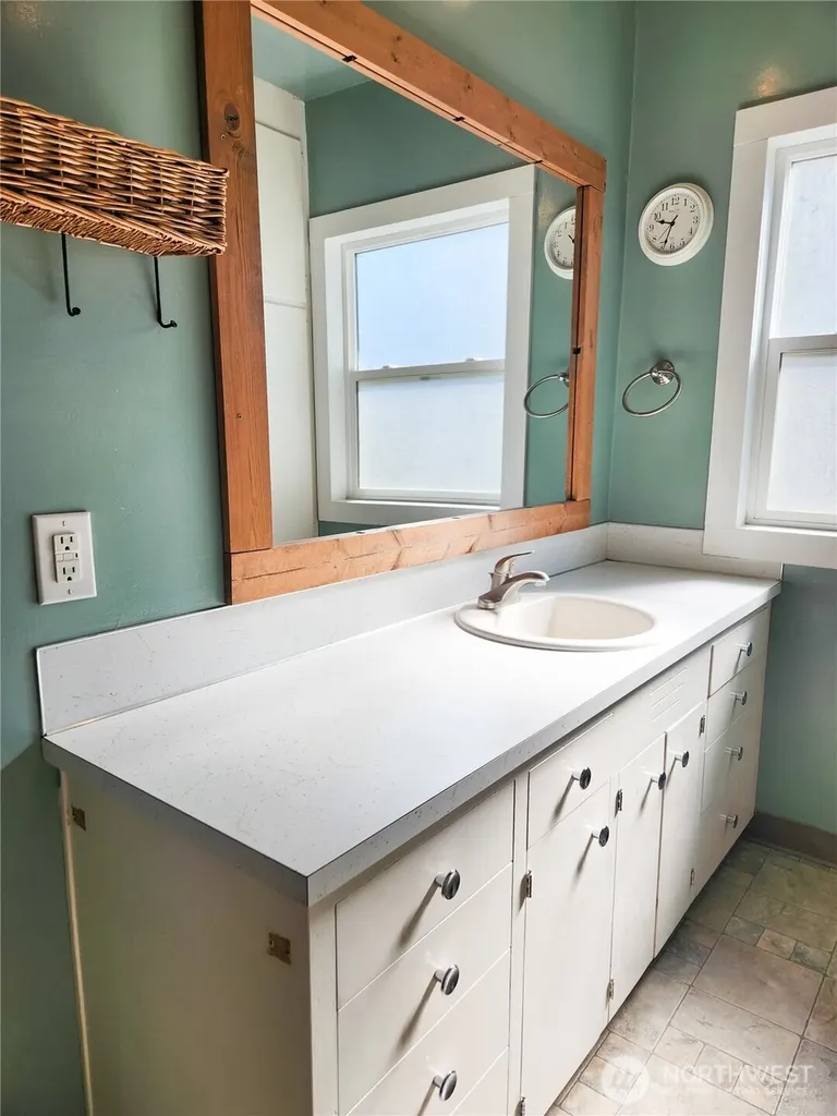 112 E 5th Street Lind WA 99341