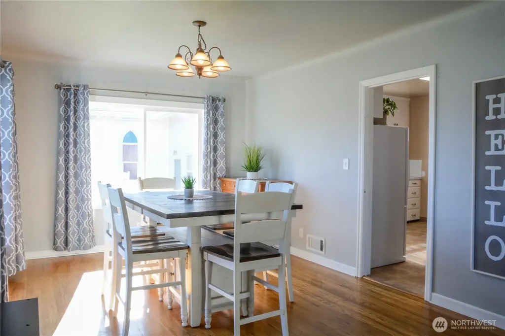 112 E 5th Street Lind WA 99341