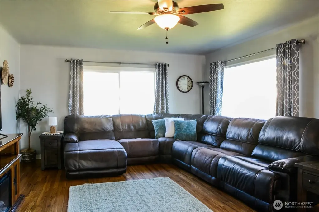 112 E 5th Street Lind WA 99341