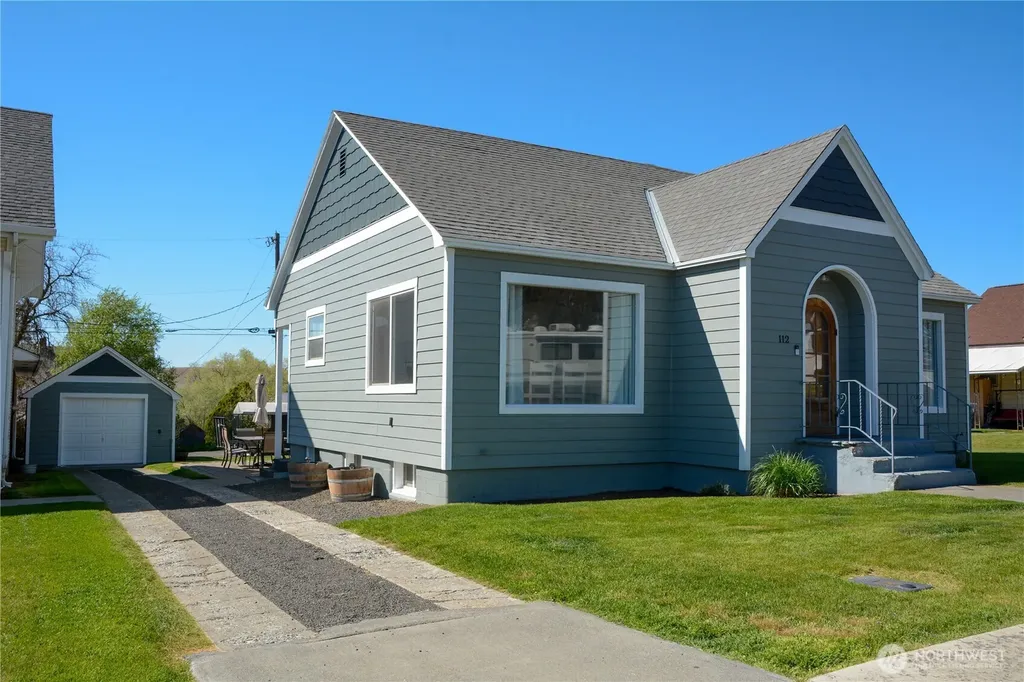 112 E 5th Street Lind WA 99341