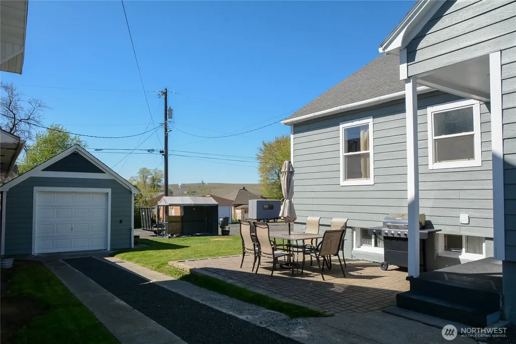 112 E 5th Street Lind WA 99341