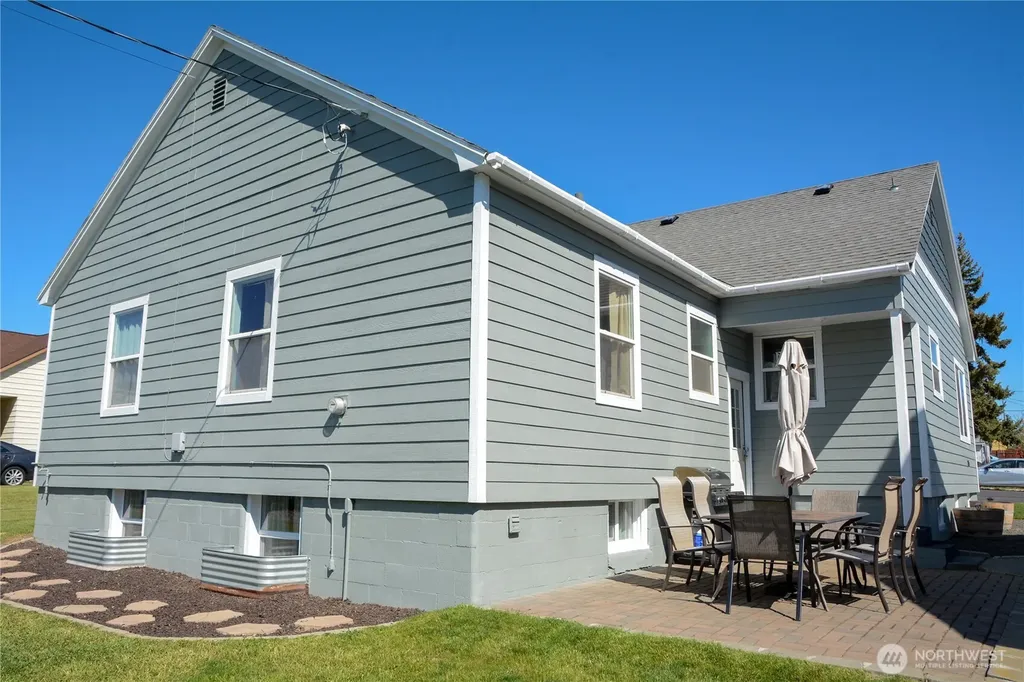 112 E 5th Street Lind WA 99341