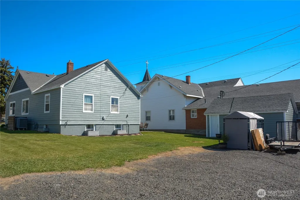 112 E 5th Street Lind WA 99341