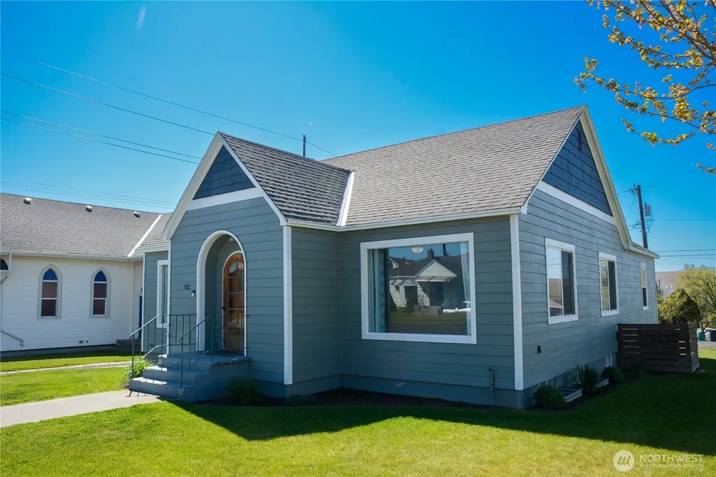 112 E 5th Street Lind WA 99341