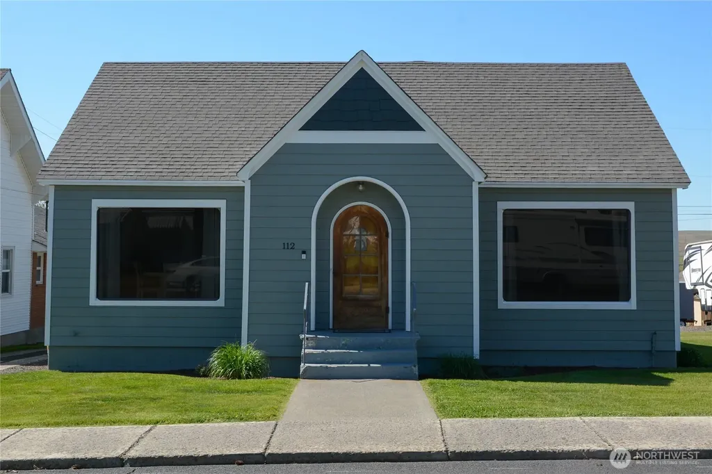 112 E 5th Street Lind WA 99341