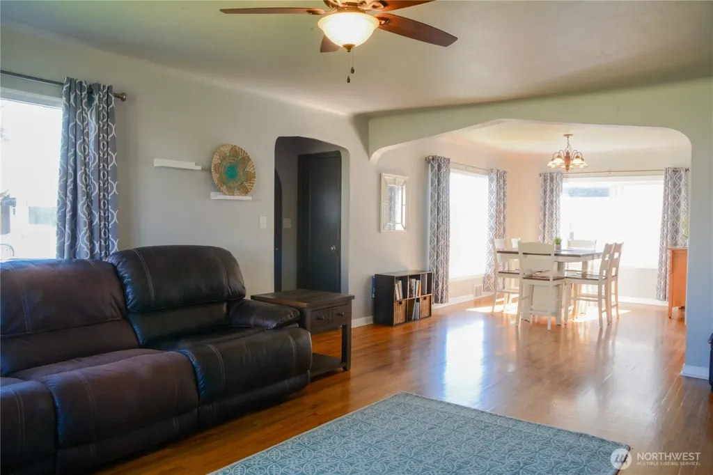 112 E 5th Street Lind WA 99341