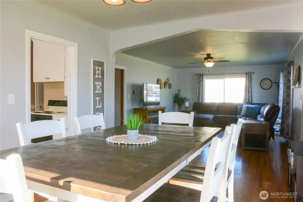 112 E 5th Street Lind WA 99341