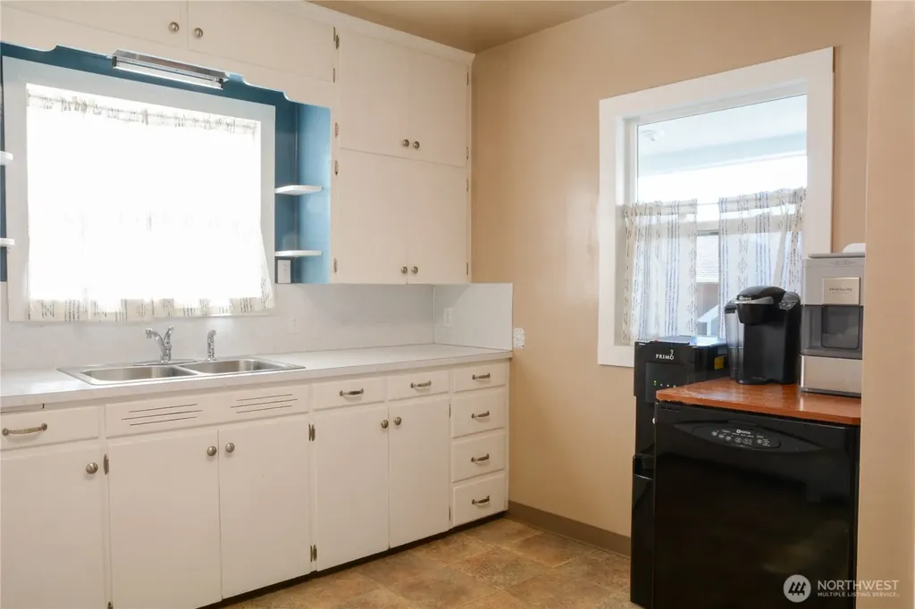 112 E 5th Street Lind WA 99341