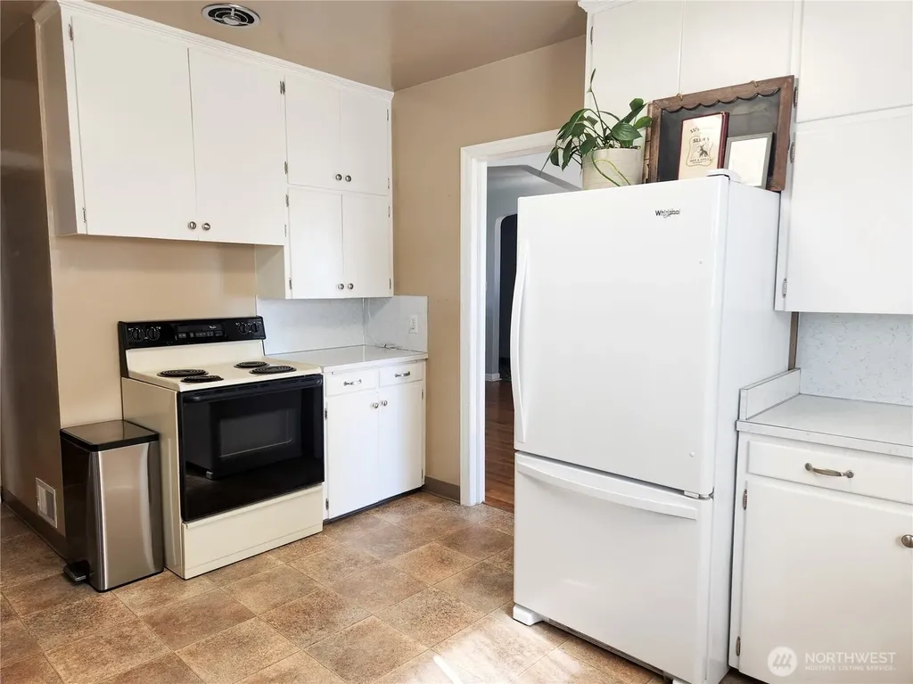 112 E 5th Street Lind WA 99341