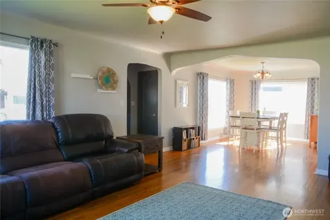 112 E 5th Street Lind WA 99341