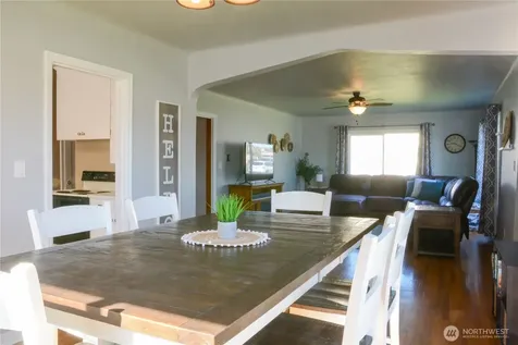 112 E 5th Street Lind WA 99341