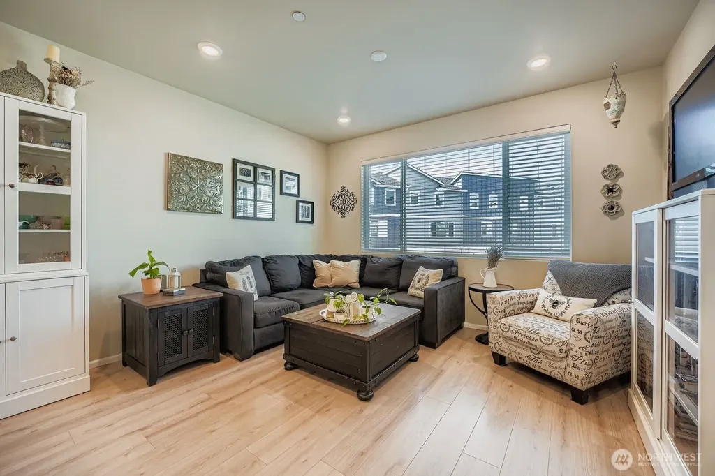 32668 Steamboat Lane Black Diamond WA 98010