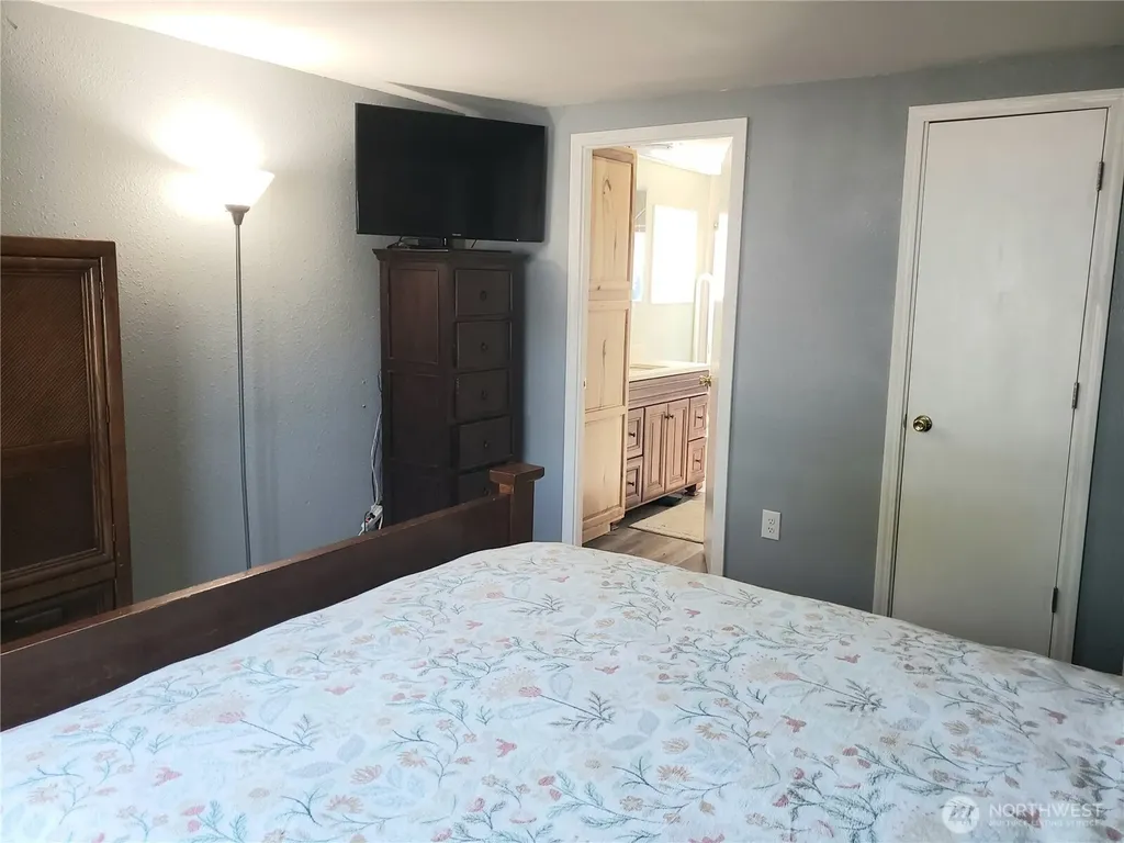 1936 Pine Cone Avenue Enumclaw WA 98022