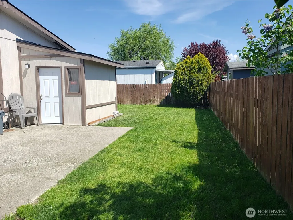 1936 Pine Cone Avenue Enumclaw WA 98022