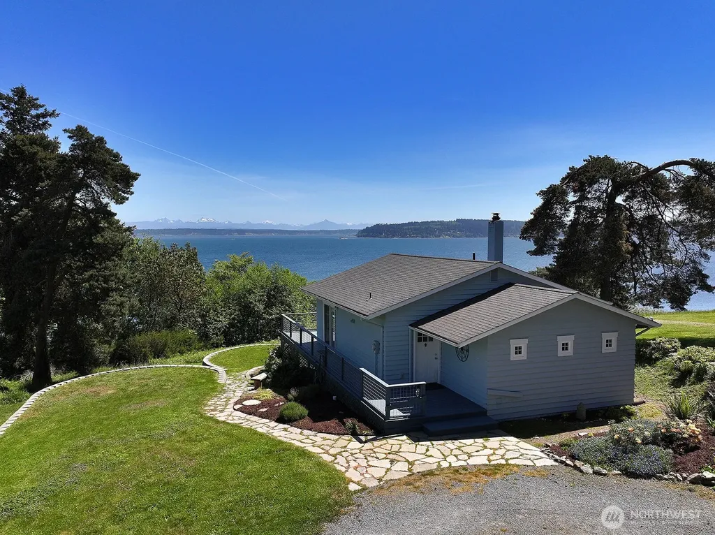2977 North Bluff Road Greenbank WA 98253