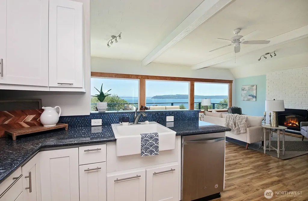 2977 North Bluff Road Greenbank WA 98253
