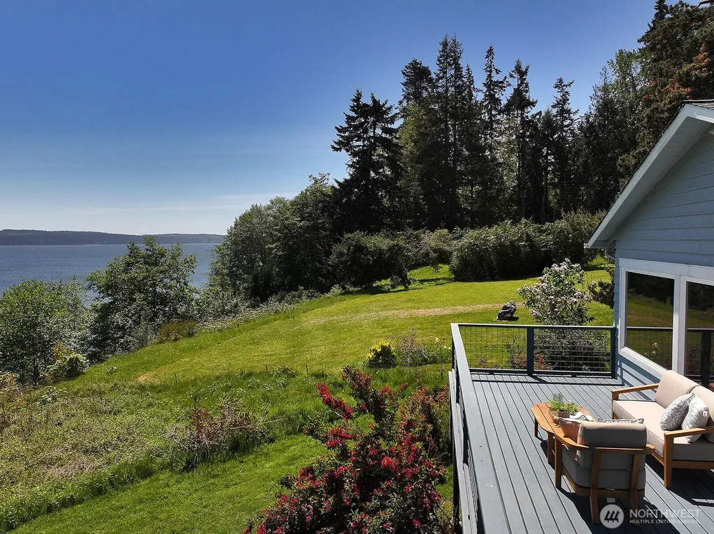 2977 North Bluff Road Greenbank WA 98253