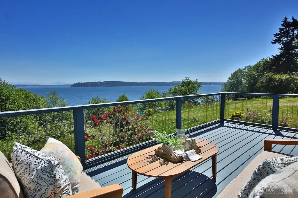 2977 North Bluff Road Greenbank WA 98253