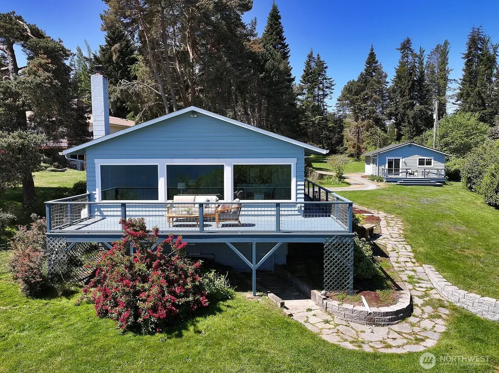 2977 North Bluff Road Greenbank WA 98253