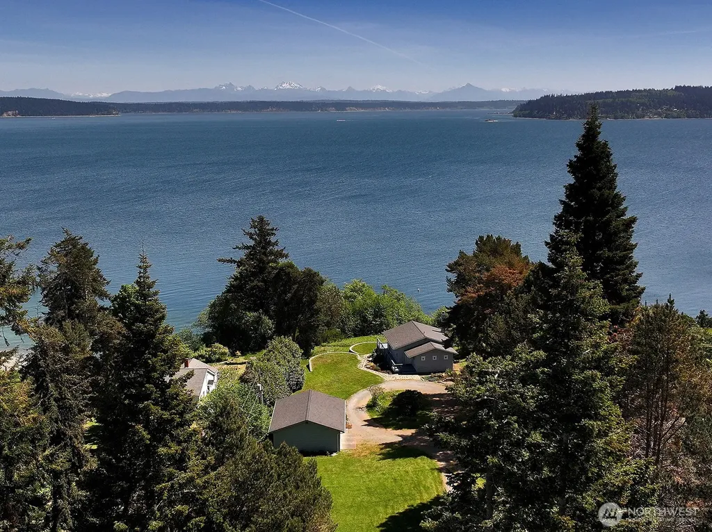 2977 North Bluff Road Greenbank WA 98253