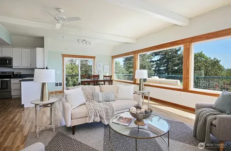 2977 North Bluff Road Greenbank WA 98253