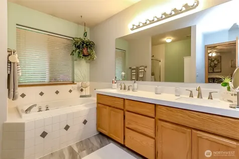 2109 22nd Street SE Puyallup WA 98372
