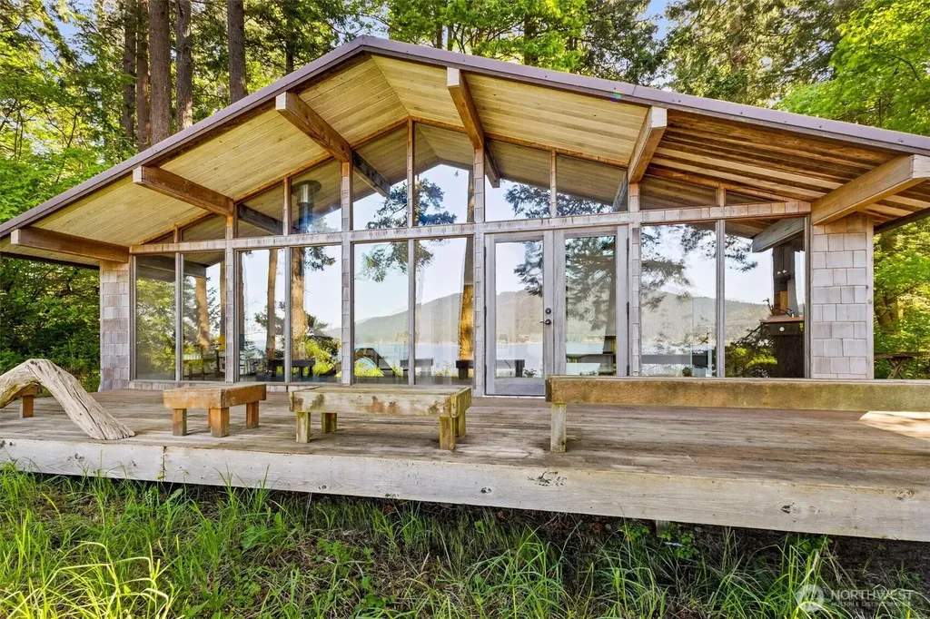 48 Eliza Island Bellingham WA 98226