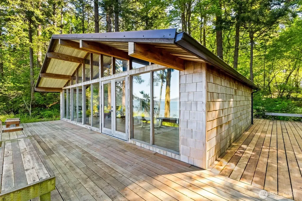 48 Eliza Island Bellingham WA 98226
