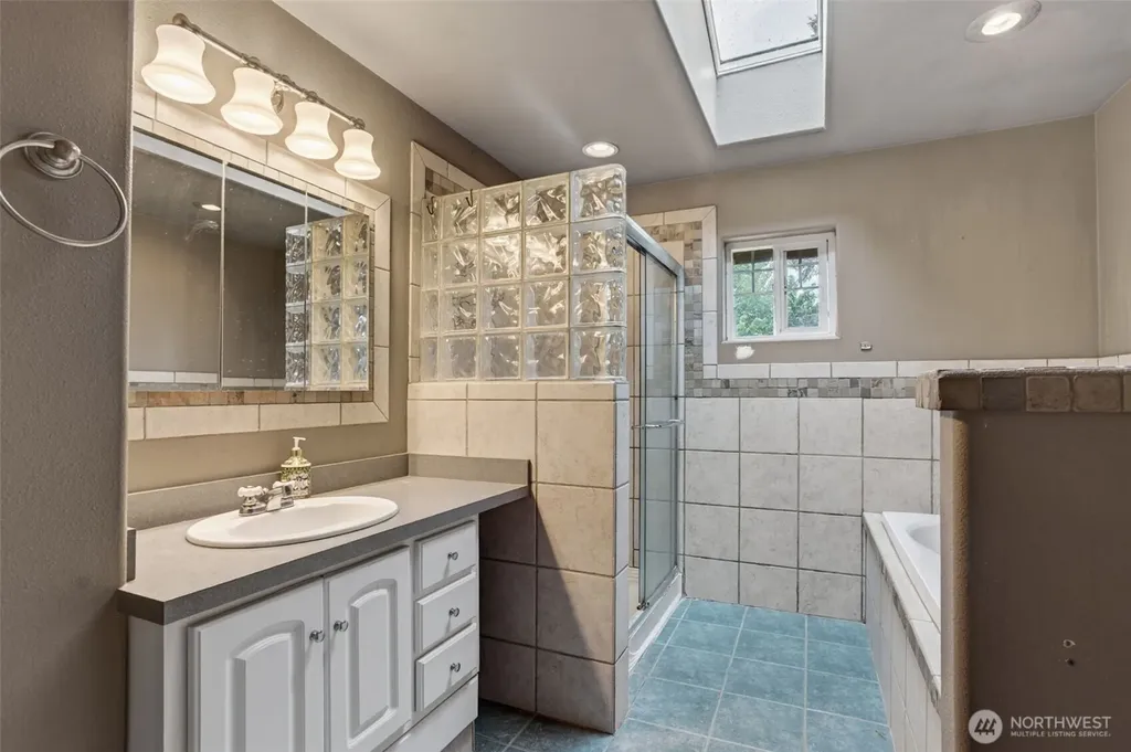 10320 James Road SW Rochester WA 98579