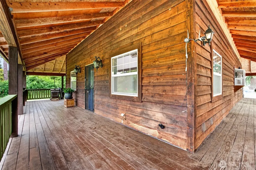 10320 James Road SW Rochester WA 98579