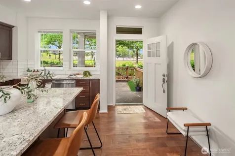 6942 31st Avenue SW Seattle WA 98126