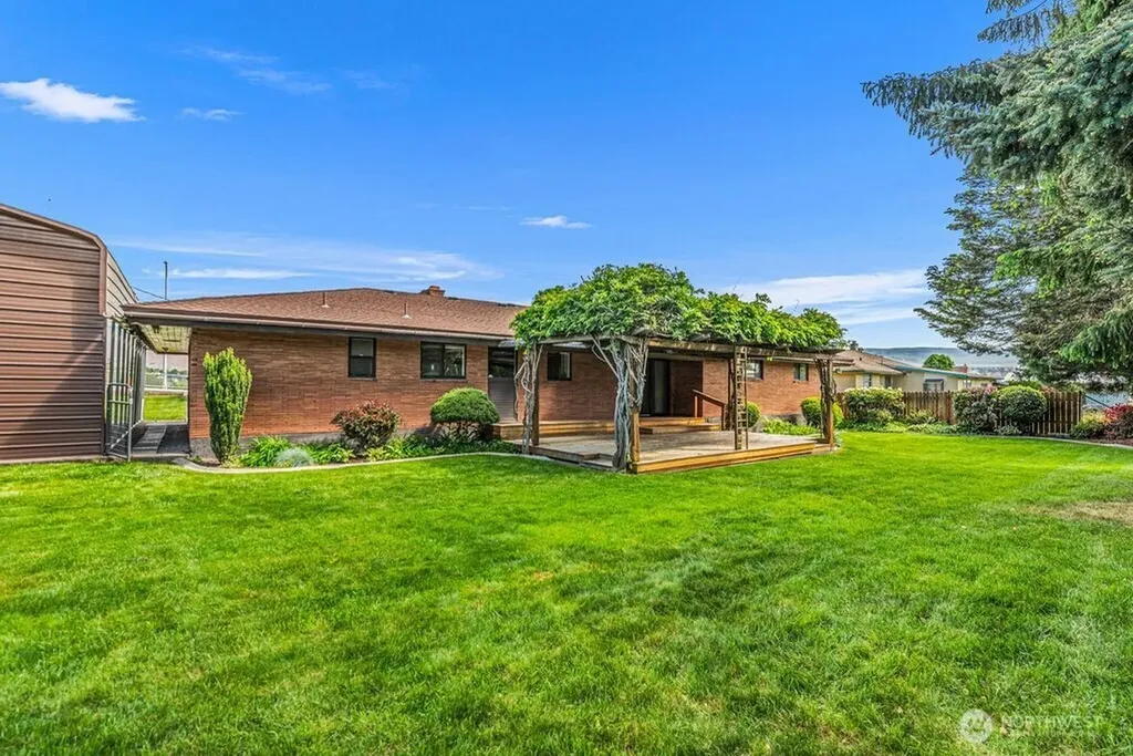 1909 Springwater Avenue Wenatchee WA 98801