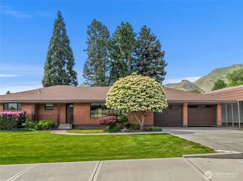 1909 Springwater Avenue Wenatchee WA 98801