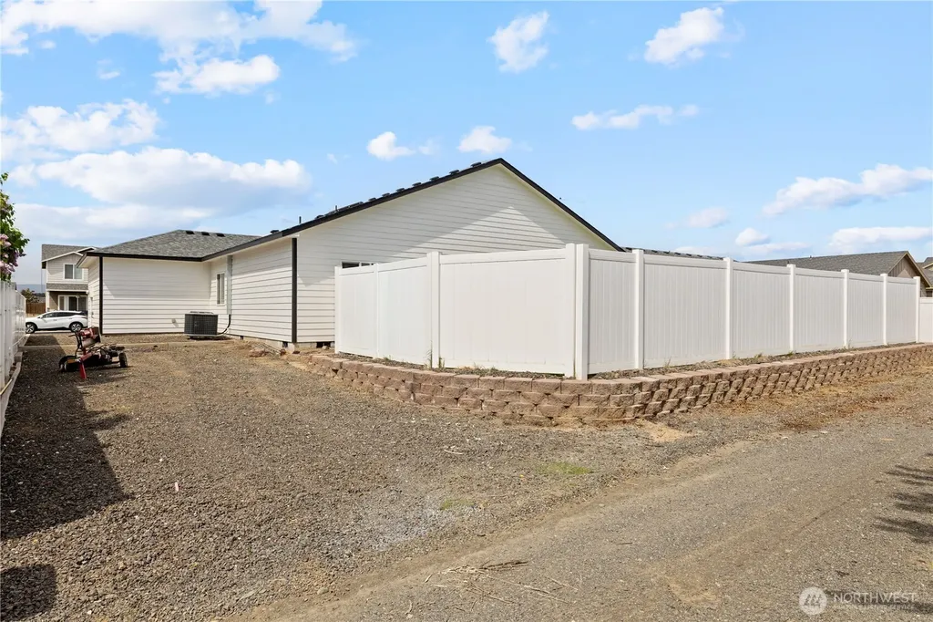 822 Willow Ave NE Quincy WA 98848