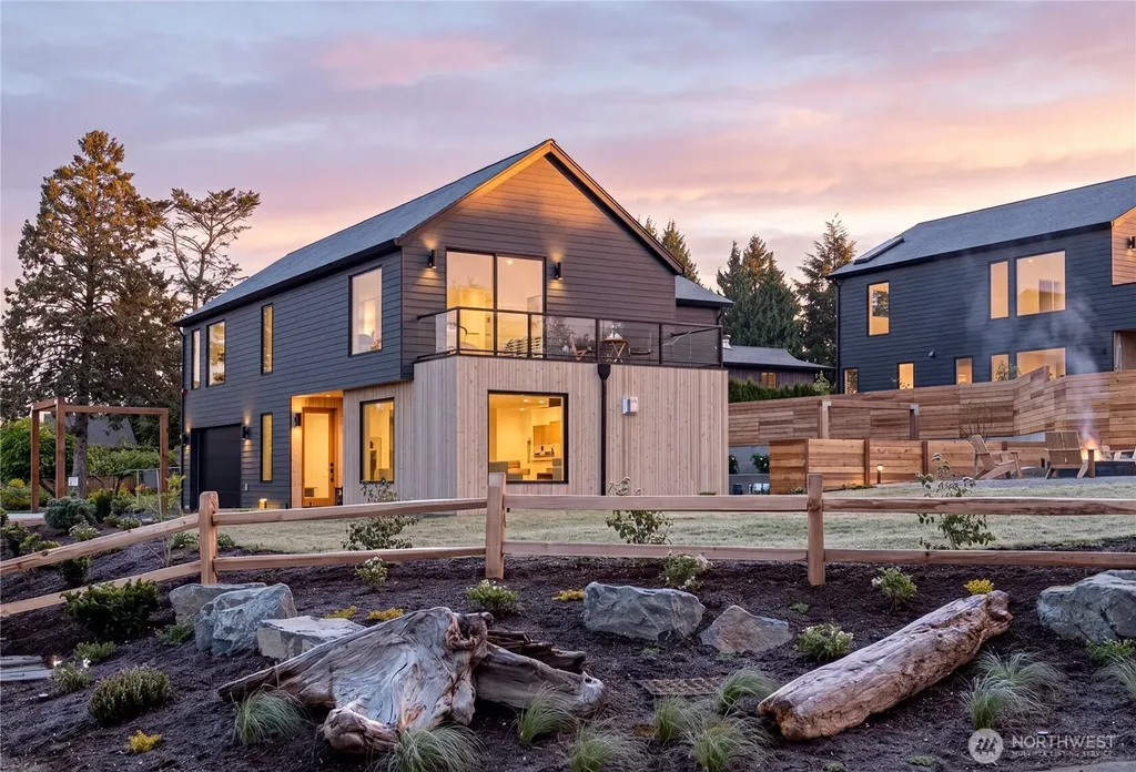 18638 2nd Avenue SW Normandy Park WA 98166
