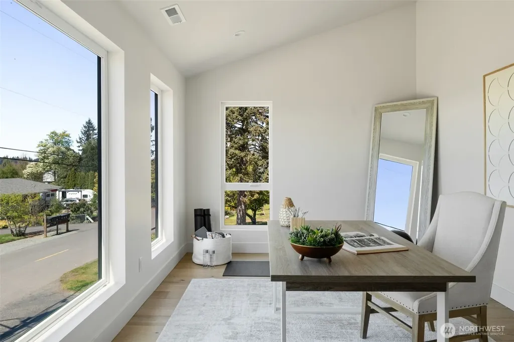 18638 2nd Avenue SW Normandy Park WA 98166