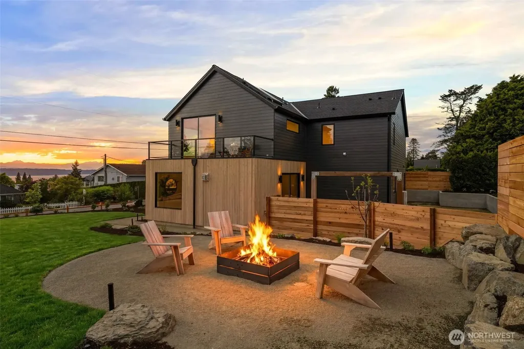 18638 2nd Avenue SW Normandy Park WA 98166