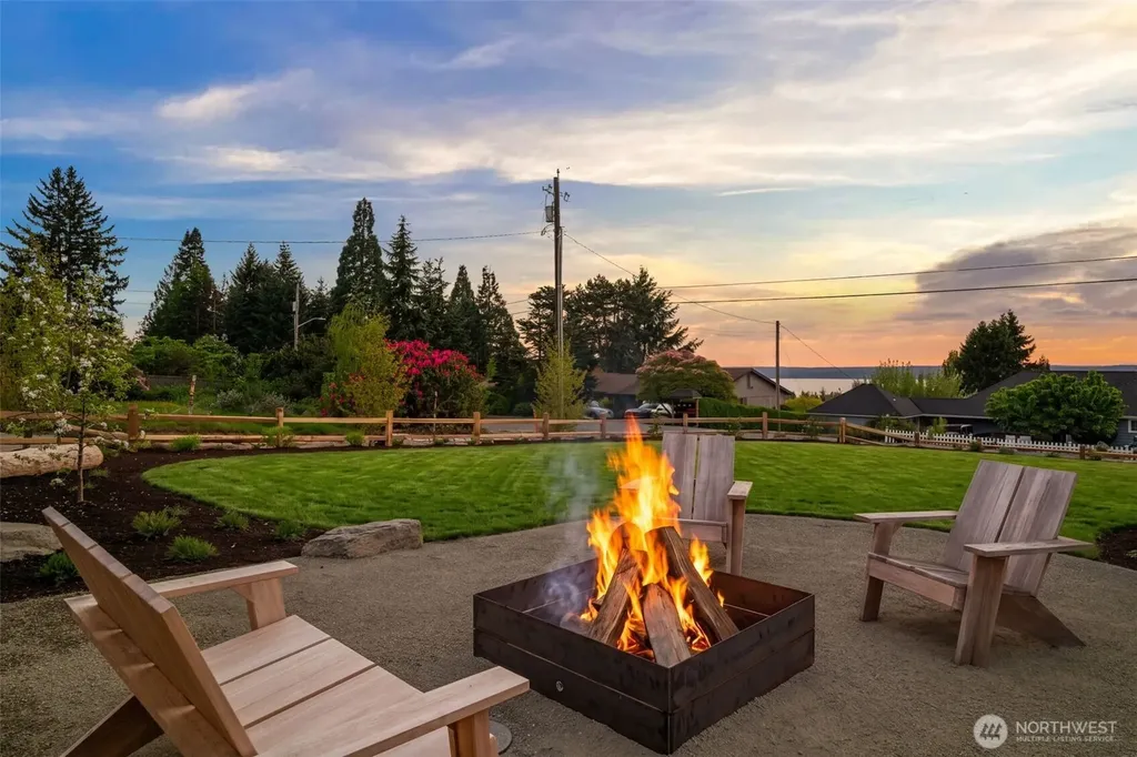18638 2nd Avenue SW Normandy Park WA 98166
