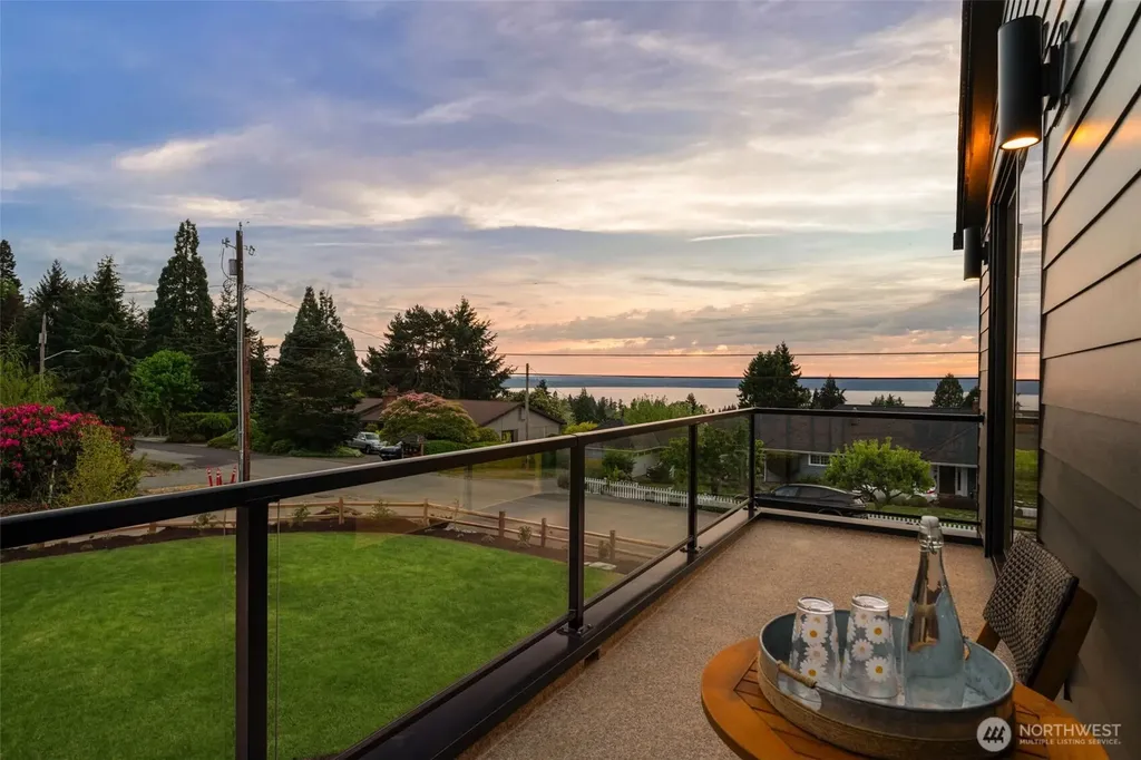 18638 2nd Avenue SW Normandy Park WA 98166