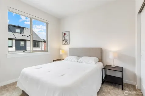 966 6th Avenue NE Issaquah WA 98029