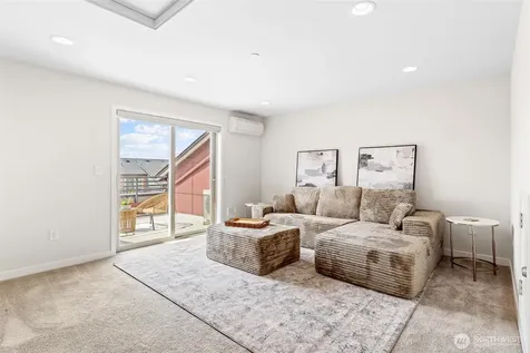 966 6th Avenue NE Issaquah WA 98029
