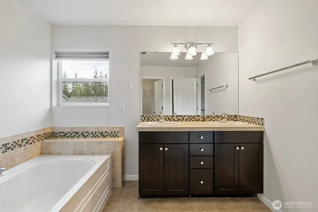 419 200th Street SW Lynnwood WA 98036
