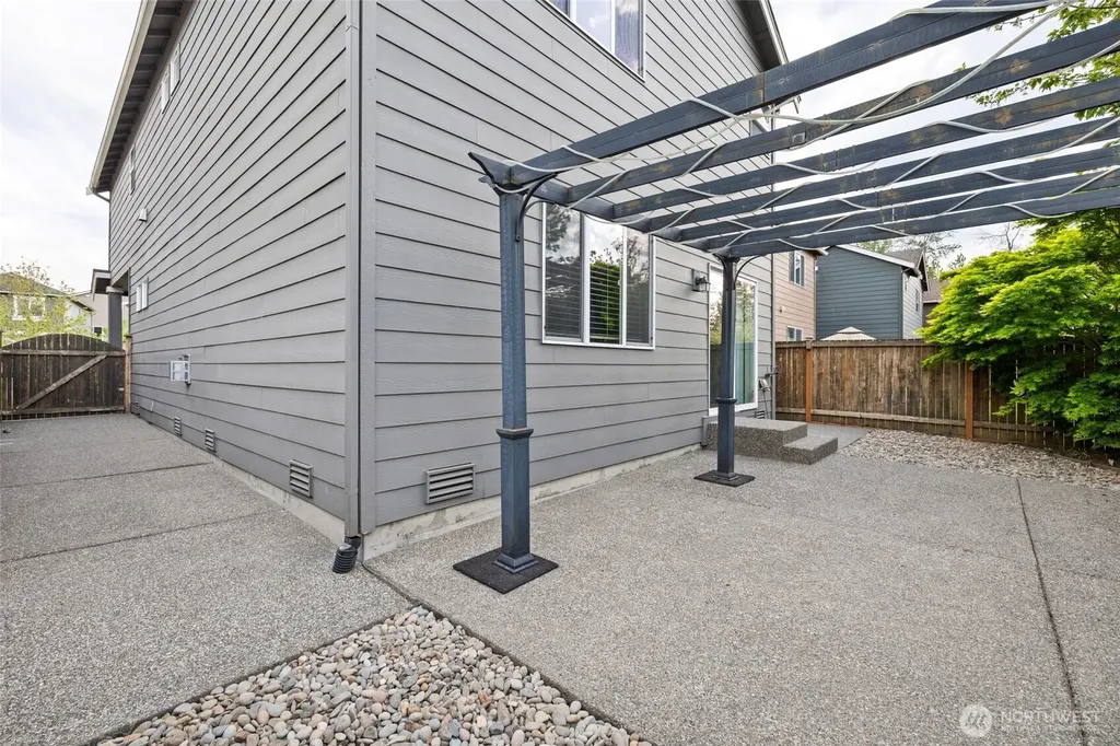419 200th Street SW Lynnwood WA 98036