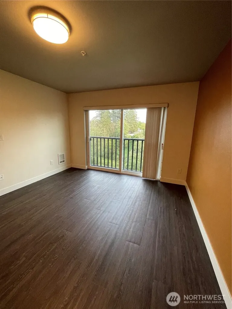 1882 Front Street Lynden WA 98264