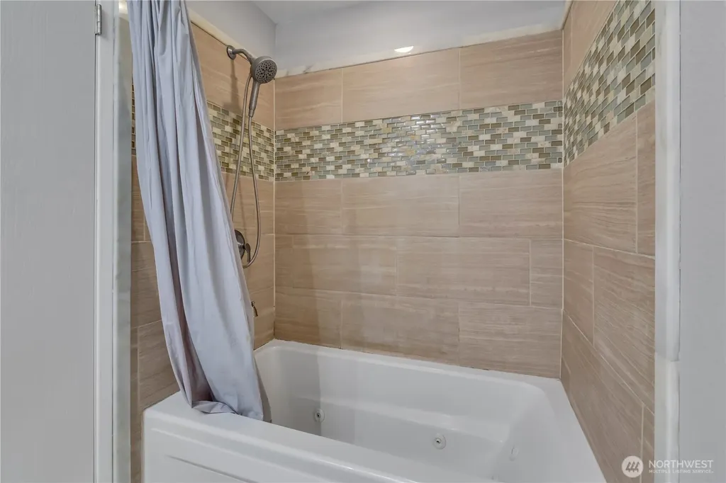 13033 31st Ave NE Seattle WA 98125