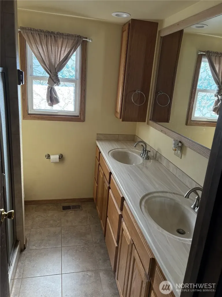 230 NE Ivy Street Ephrata WA 98823