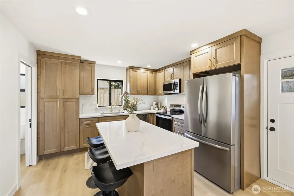 526 N 100th Street Seattle WA 98133